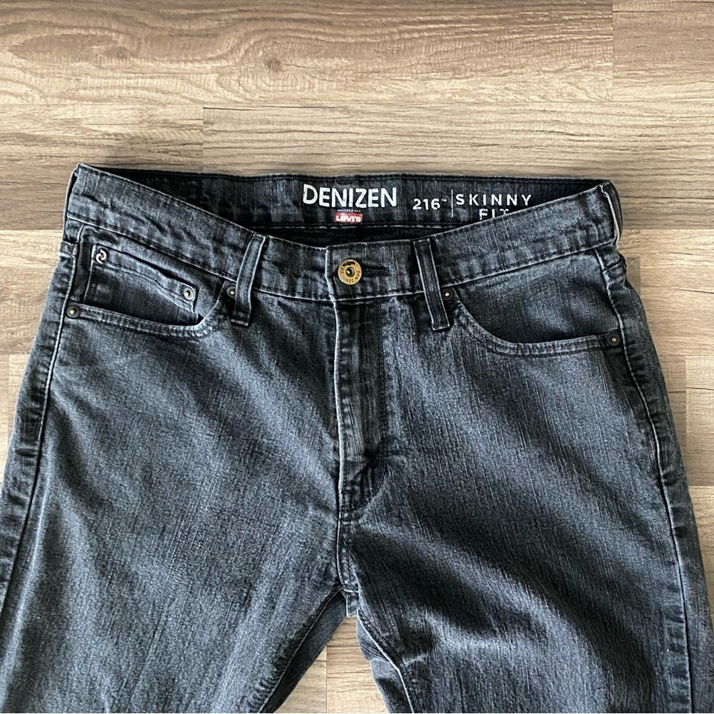Denim Levi’s straight cut jeans size 33X32 - Picture 5 of 9